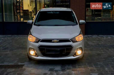 Хэтчбек Chevrolet Spark 2015 в 