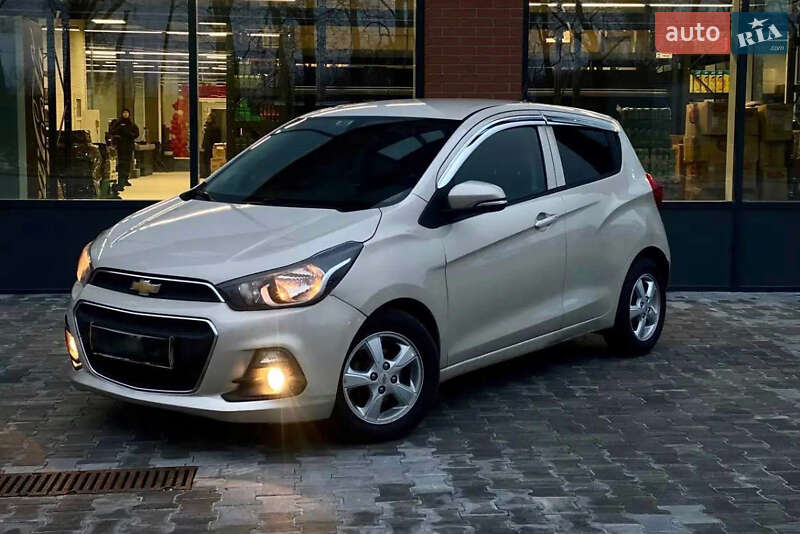 Хэтчбек Chevrolet Spark 2015 в 
