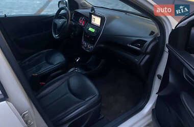 Хэтчбек Chevrolet Spark 2015 в 