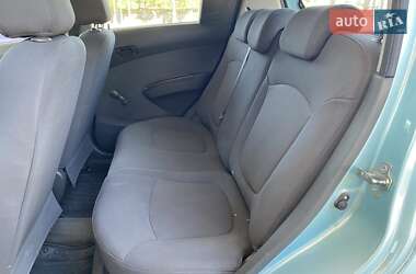 Хэтчбек Chevrolet Spark 2010 в 