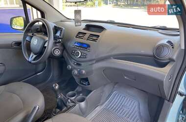 Хэтчбек Chevrolet Spark 2010 в 