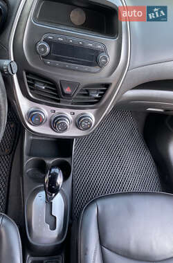 Хэтчбек Chevrolet Spark 2017 в 