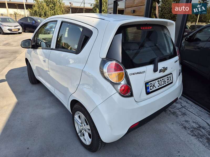 Хэтчбек Chevrolet Spark 2013 в Ровно