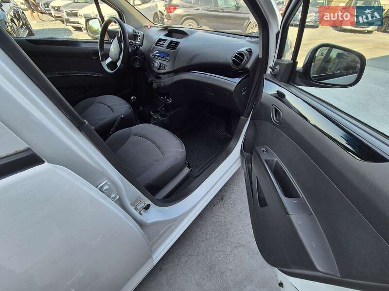 Хэтчбек Chevrolet Spark 2013 в Ровно