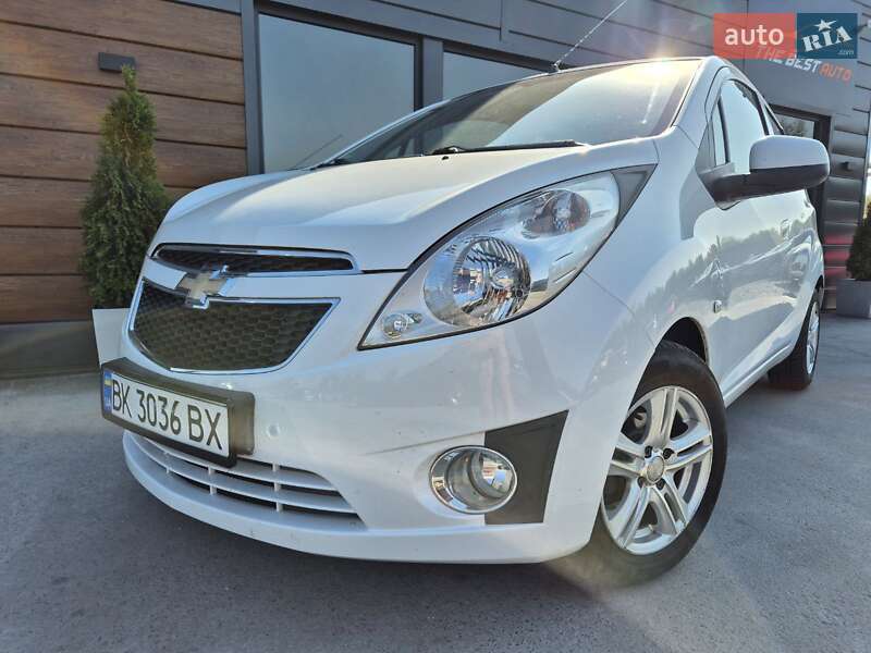 Хэтчбек Chevrolet Spark 2013 в Ровно