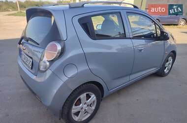 Хэтчбек Chevrolet Spark 2010 в 