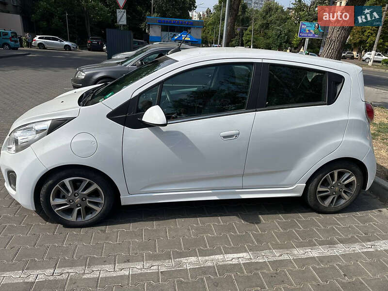 Хэтчбек Chevrolet Spark 2015 в Херсоне фото 2 Хэтчбек Chevrolet Spark 2015 в Херсоне