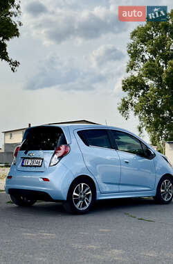 Хэтчбек Chevrolet Spark 2015 в 