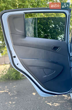Хэтчбек Chevrolet Spark 2015 в 
