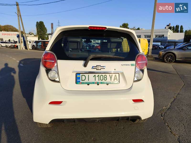 Хэтчбек Chevrolet Spark 2015 в Киеве