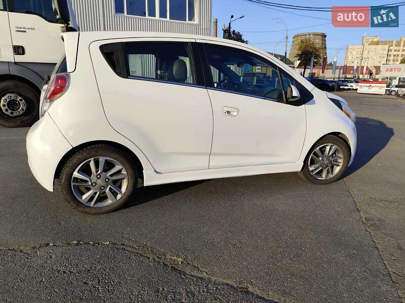 Хэтчбек Chevrolet Spark 2015 в Киеве