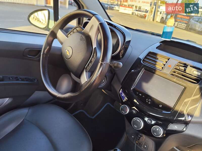 Хэтчбек Chevrolet Spark 2015 в Киеве