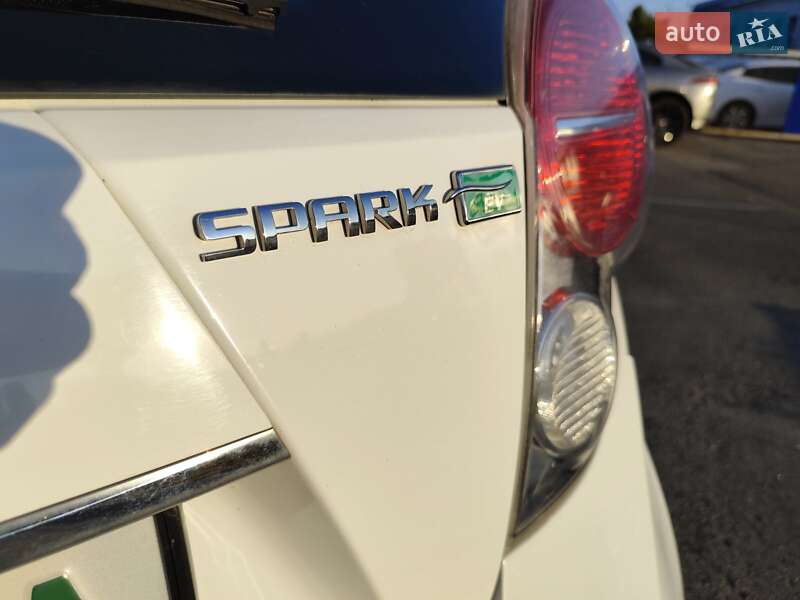 Хэтчбек Chevrolet Spark 2015 в Киеве