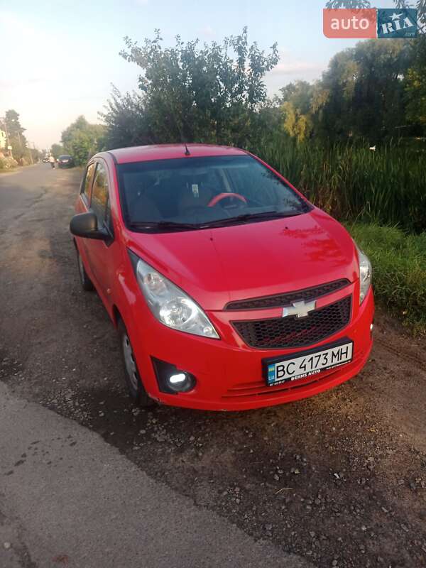 Хэтчбек Chevrolet Spark 2010 в 