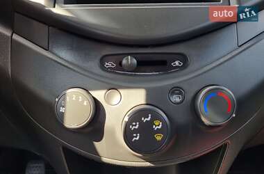 Хетчбек Chevrolet Spark 2012 в 