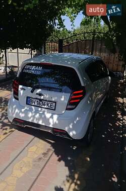 Хэтчбек Chevrolet Spark 2012 в 