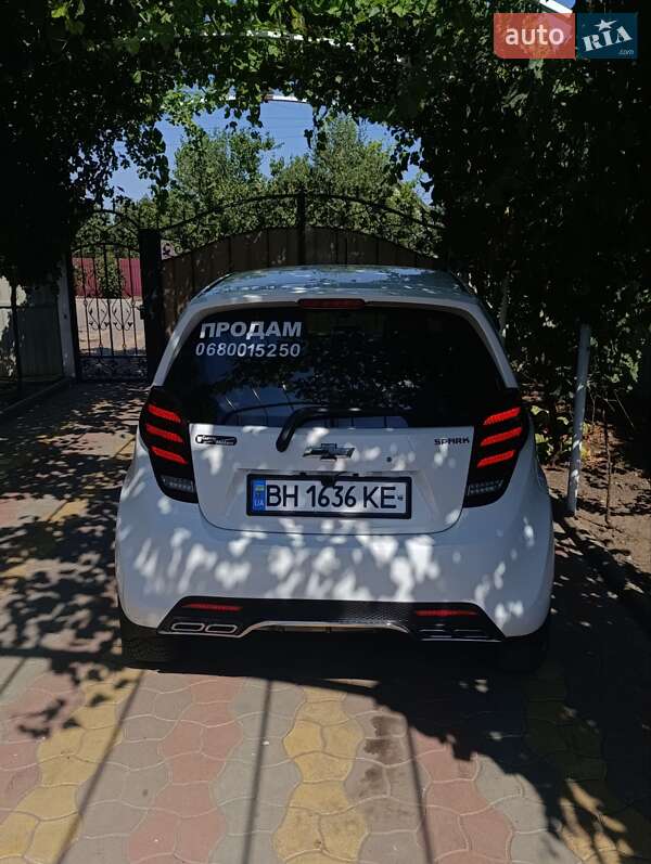 Хэтчбек Chevrolet Spark 2012 в Татарбунарах