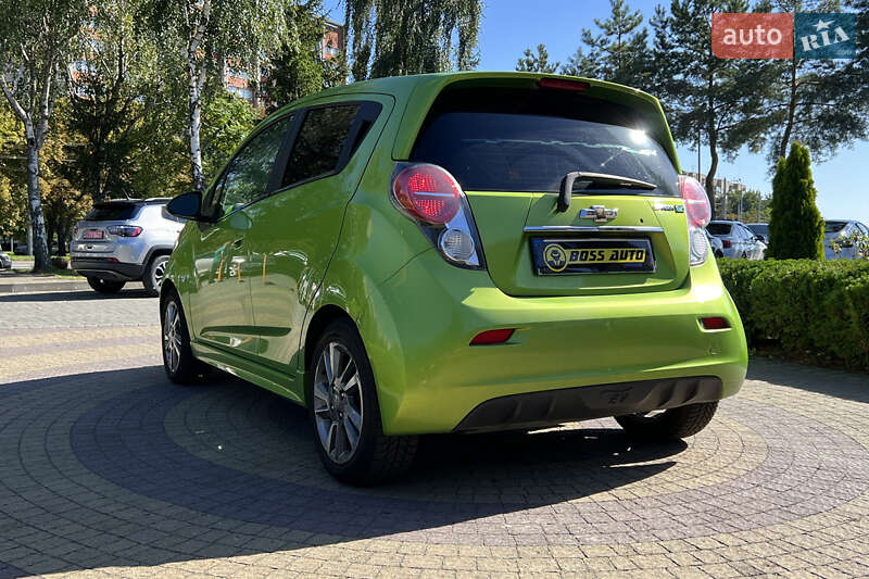 Хэтчбек Chevrolet Spark 2015 в Львове