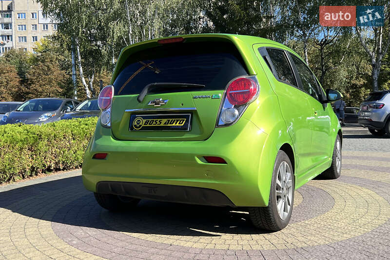 Хэтчбек Chevrolet Spark 2015 в Львове