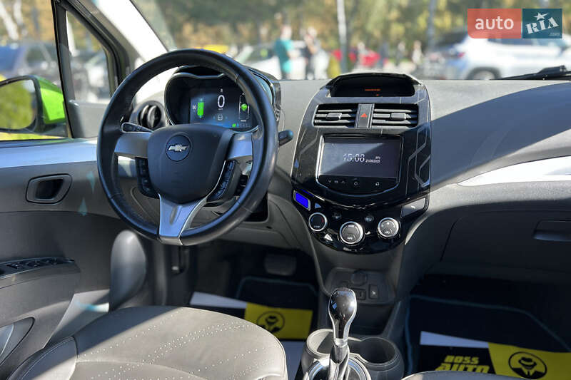 Хэтчбек Chevrolet Spark 2015 в Львове