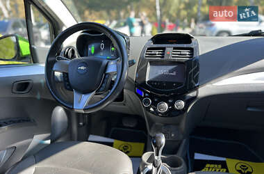 Хэтчбек Chevrolet Spark 2015 в 