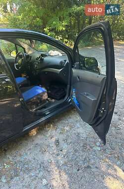 Хэтчбек Chevrolet Spark 2011 в 