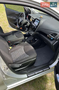 Хэтчбек Chevrolet Spark 2018 в 