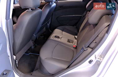 Хетчбек Chevrolet Spark 2015 в 