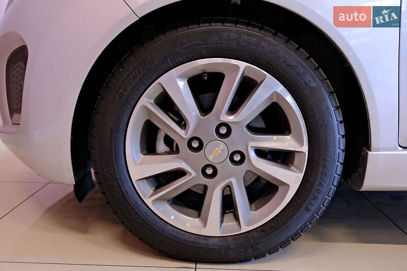 Хэтчбек Chevrolet Spark 2015 в Одессе