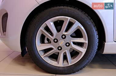 Хетчбек Chevrolet Spark 2015 в 