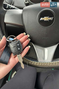 Хетчбек Chevrolet Spark 2011 в 