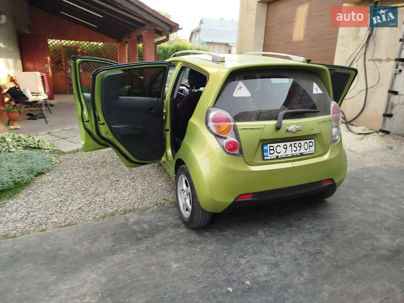 Хетчбек Chevrolet Spark 2010 в Стрию