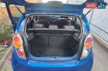 Хетчбек Chevrolet Spark 2010 в 