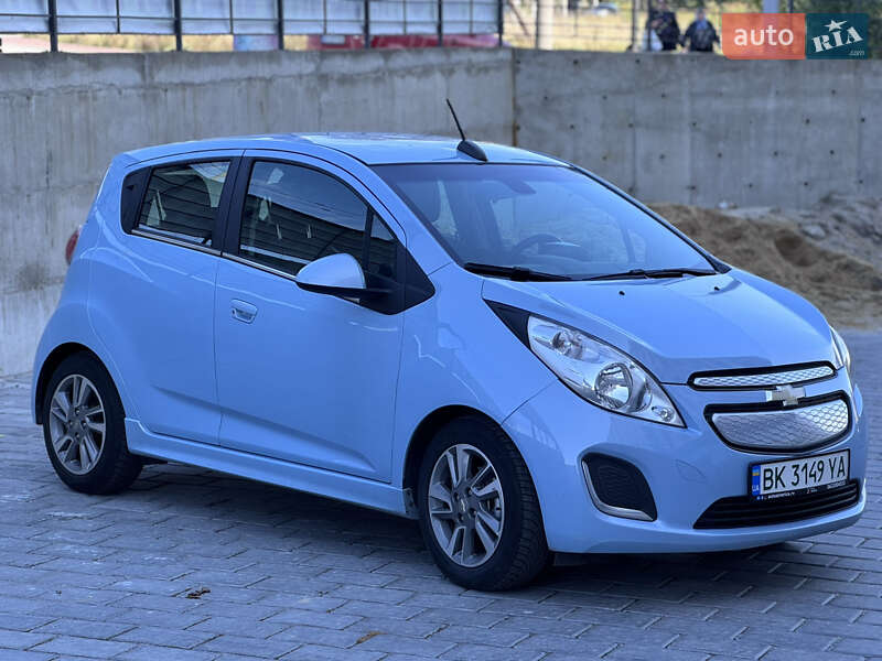 Хетчбек Chevrolet Spark 2014 в Рівному