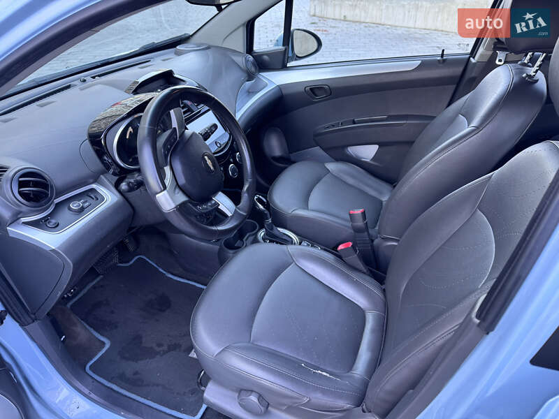 Хетчбек Chevrolet Spark 2014 в Рівному
