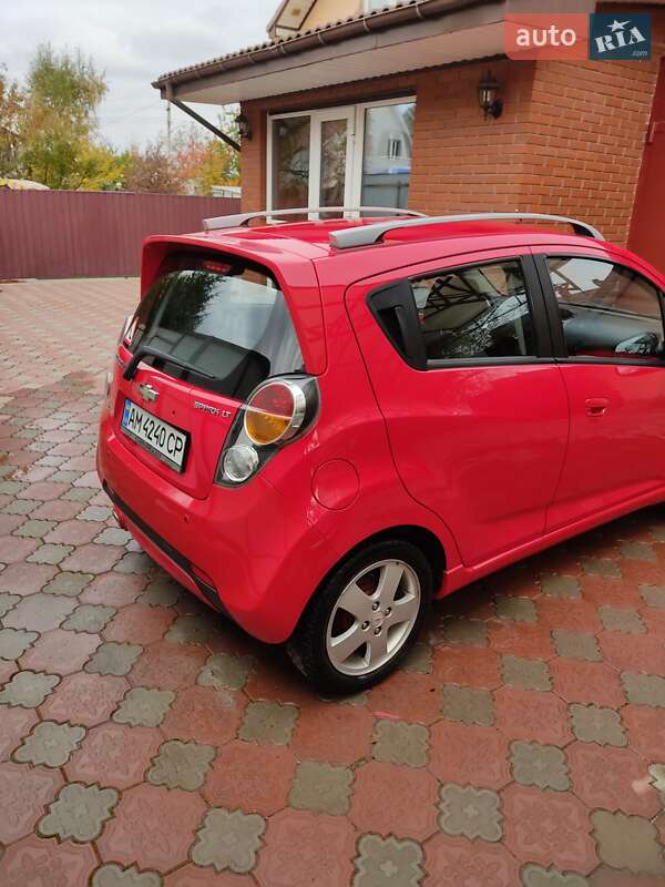 Хетчбек Chevrolet Spark 2010 в Житомирі