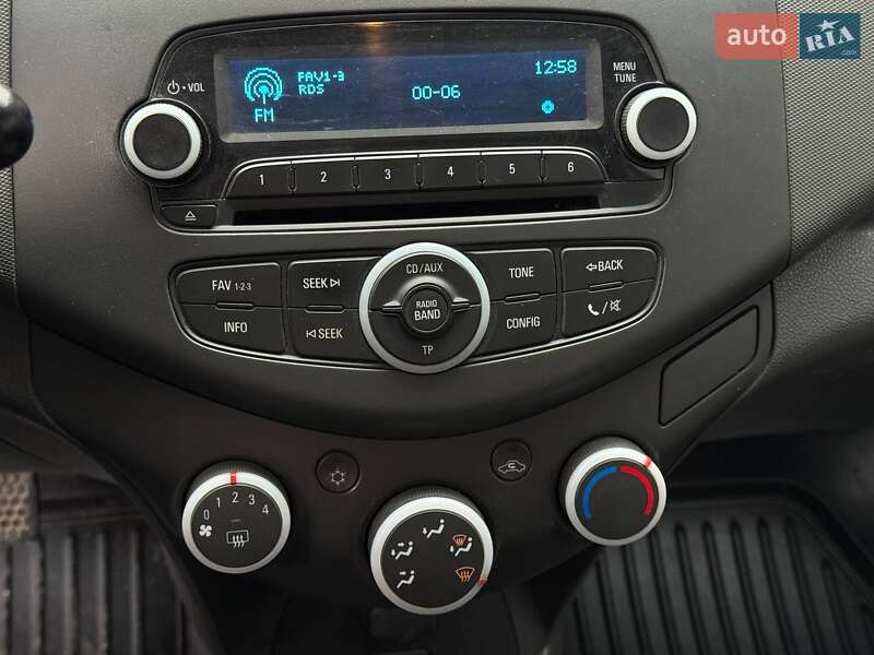 Хетчбек Chevrolet Spark 2013 в Рівному