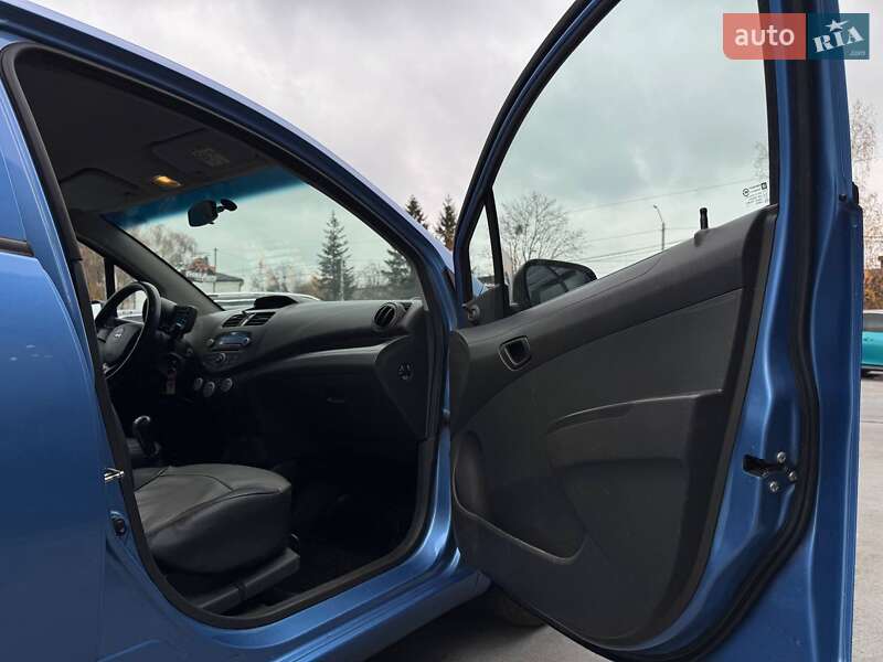 Хетчбек Chevrolet Spark 2013 в Рівному