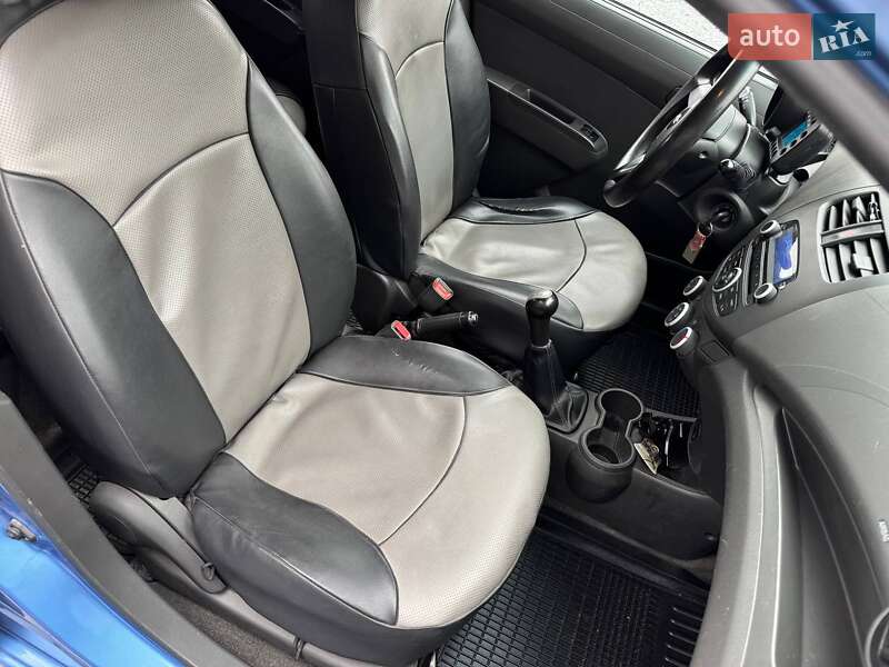 Хетчбек Chevrolet Spark 2013 в Рівному