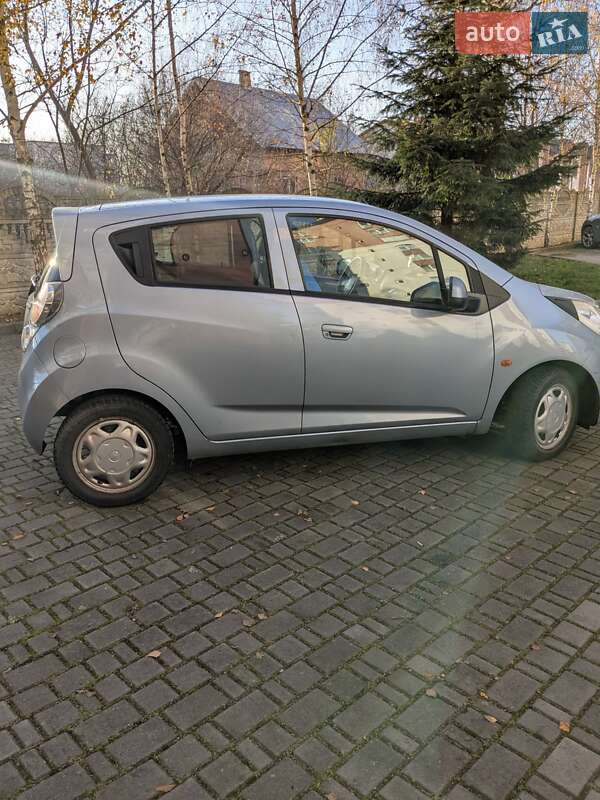 Хэтчбек Chevrolet Spark 2010 в Ивано-Франковске