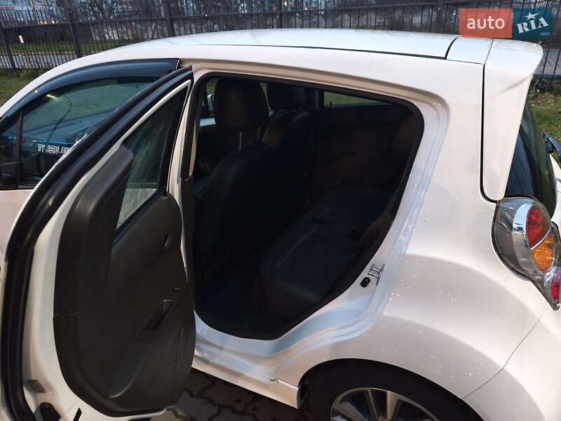 Хетчбек Chevrolet Spark 2016 в Івано-Франківську