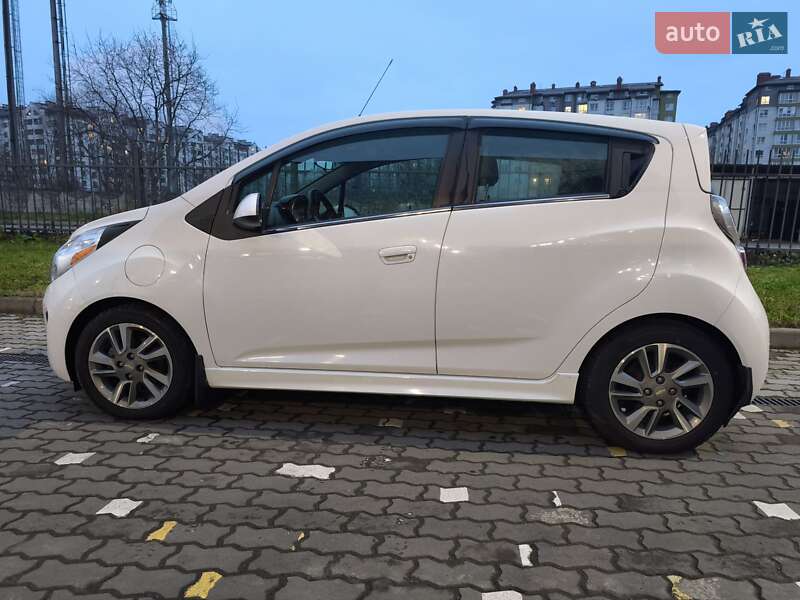 Хетчбек Chevrolet Spark 2016 в Івано-Франківську