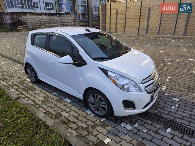 Хетчбек Chevrolet Spark 2016 в Івано-Франківську