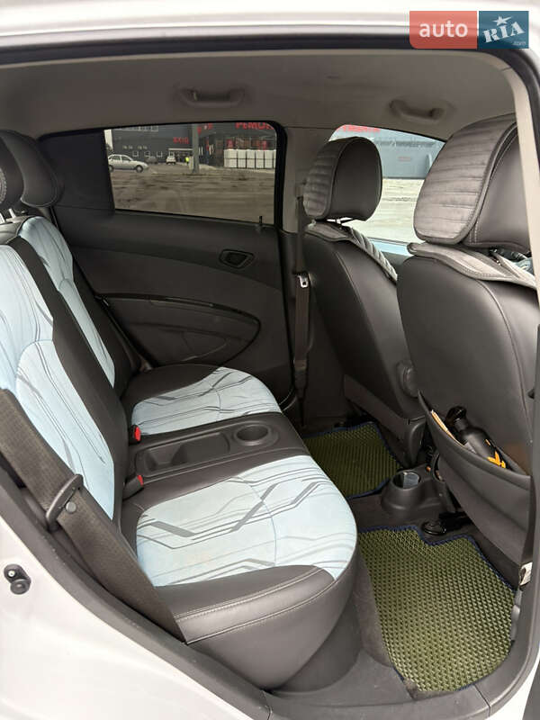 Хэтчбек Chevrolet Spark 2016 в Николаеве