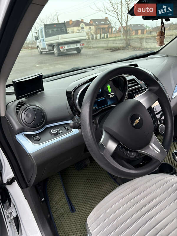 Хэтчбек Chevrolet Spark 2016 в Николаеве