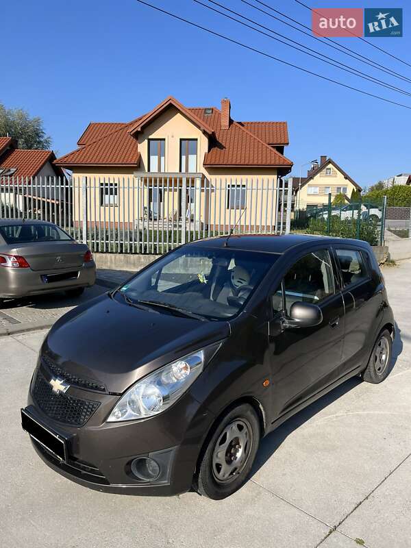 Хэтчбек Chevrolet Spark 2010 в Звягеле