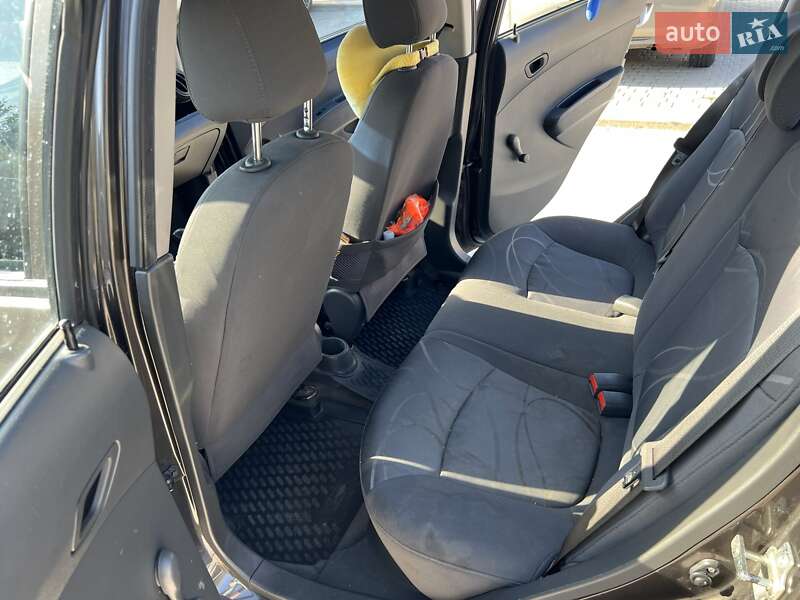 Хэтчбек Chevrolet Spark 2010 в Звягеле