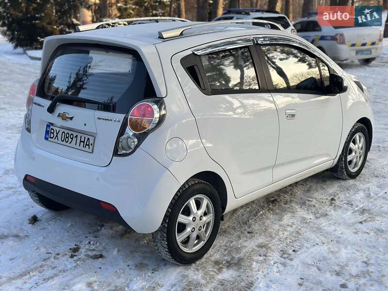 Хэтчбек Chevrolet Spark 2012 в Нетешине