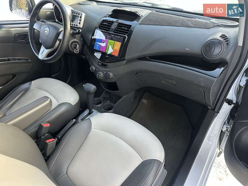 Хэтчбек Chevrolet Spark 2012 в Нетешине