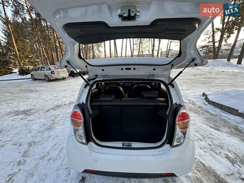 Хэтчбек Chevrolet Spark 2012 в Нетешине